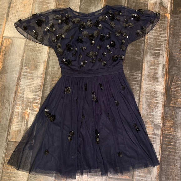 🔥NWT Floral Sequin Beaded open back tulle dress🔥 - Picture 3 of 6